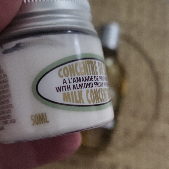 L'OCCITANE Almond Shower Oil Trio - Green - Picture 3 of 6